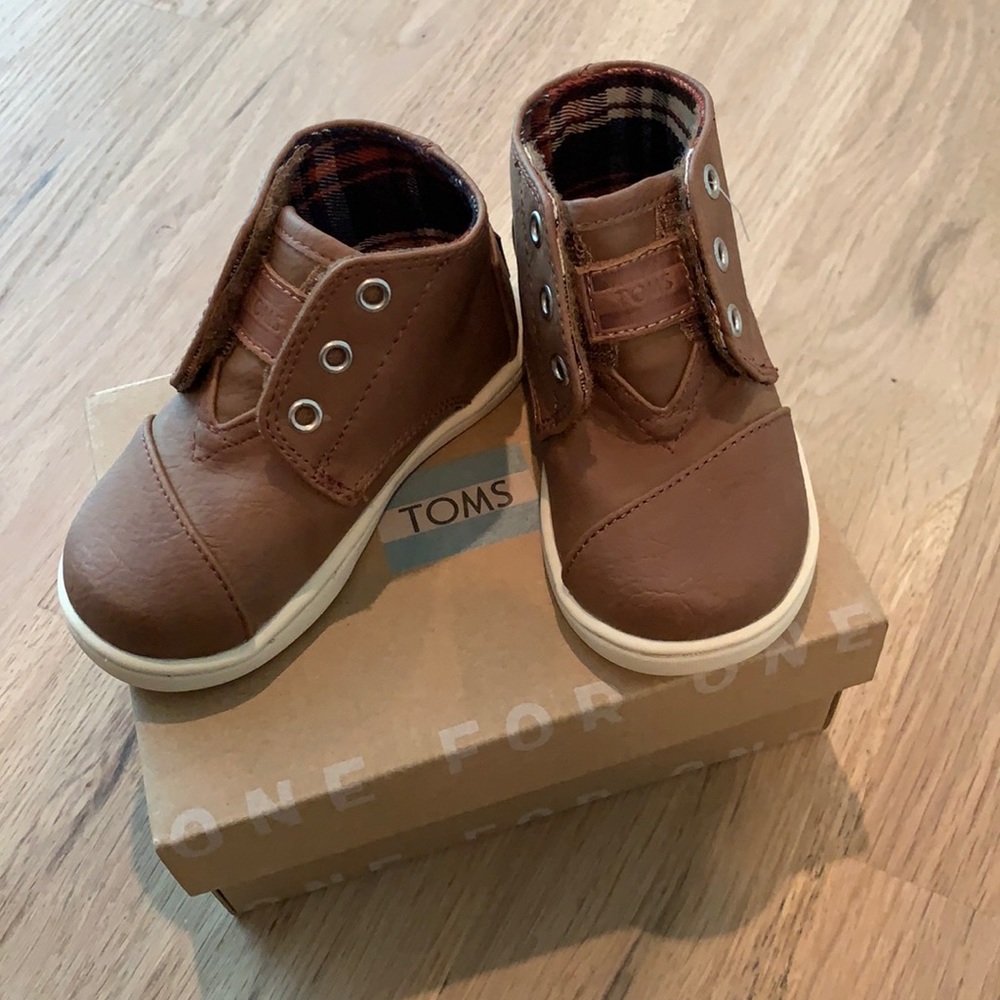 Toms Paseo Mid brown faux leather Tiny sz 5